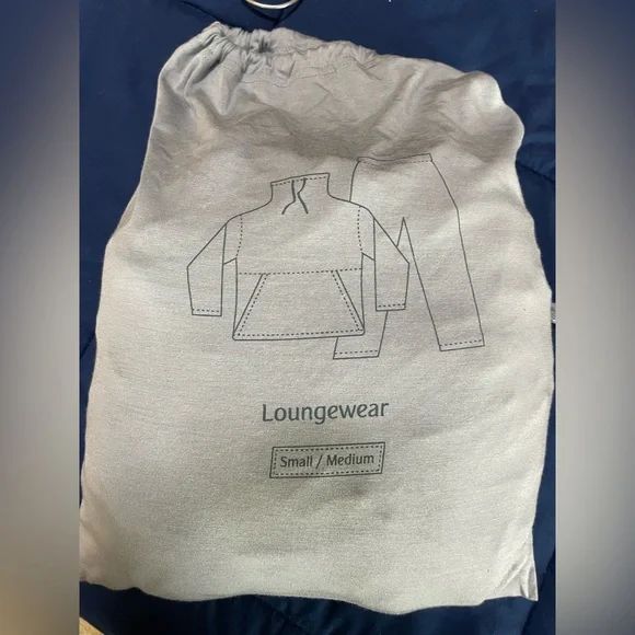 Emirates first class pajama Set Size S/M Luxurious And Soft Loungewear New - Picture 3 of 13